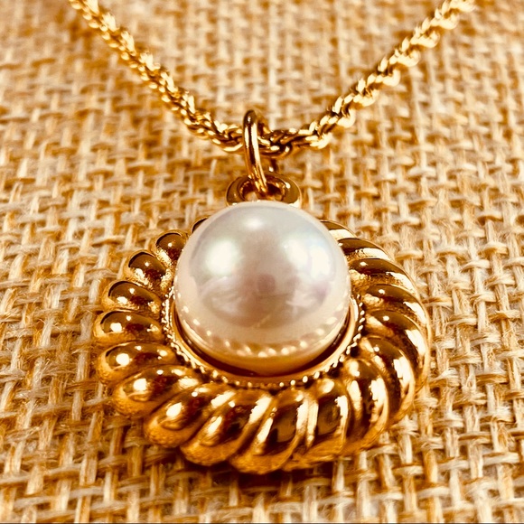 18K Gold Croissant Freshwater Pearl Pendant Twisted Rope Necklace Chain - Picture 4 of 9